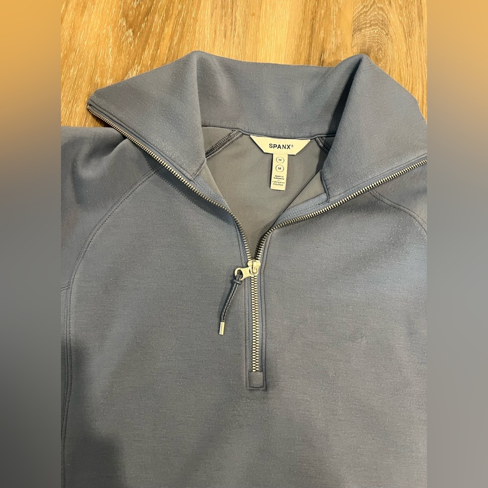 Spanx AirEssentials Half Zip Size Medium - Picture 5 of 7